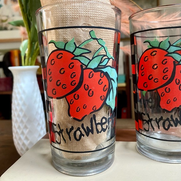 Retro Vintage Strawberry Red/Black Checkered Drink Tumblers Set of 2 - Picture 2 of 6